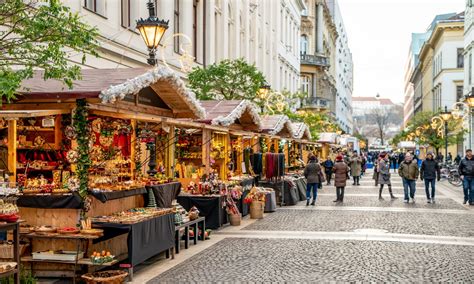 The 10 Best Christmas Markets in Budapest (2024 Holiday Season) – Wandering Wheatleys