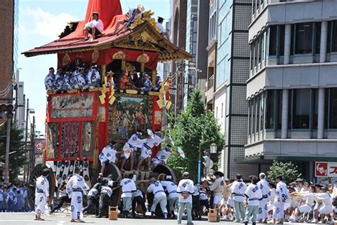 Summer Festivals in Japan: A Traveler's Guide - JAPAN AIRLINES (JAL)