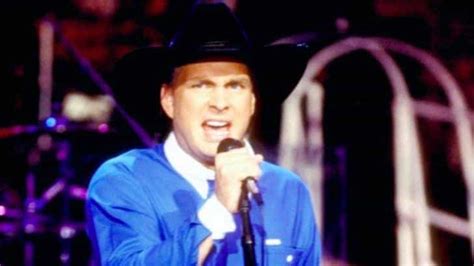 The Story Behind Garth Brooks’ ‘The Thunder Rolls’ No One Ever Told You ...