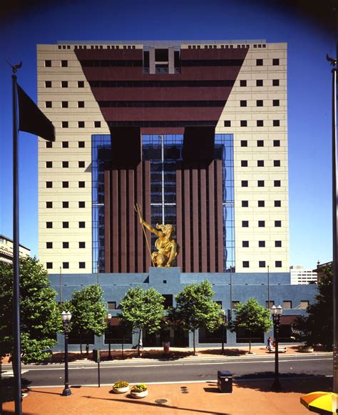 Michael Graves, Portland Building, 1982 | Michael graves, Architecture quiz, Post modern ...