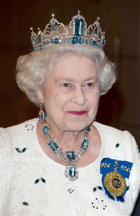 Queen Elizabeth’s Tiaras: Photos and History of her Most Lavish Tiaras ...