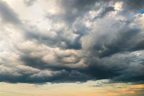 Gray clouds on overcast sky · Free Stock Photo