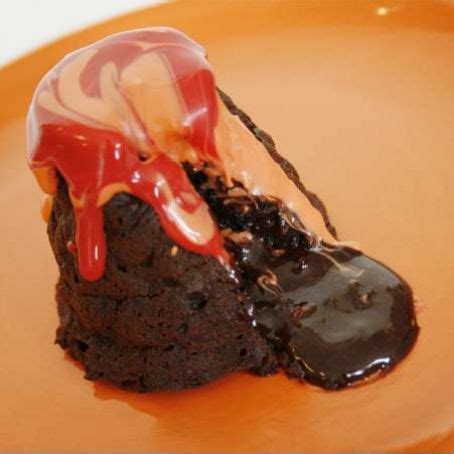 Volcano Cake - Rainforest Cafe Copycat Recipe - (4.2/5)