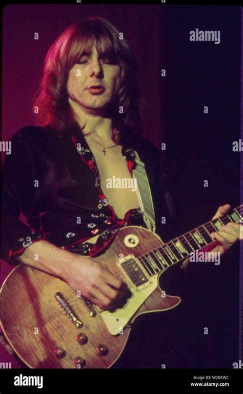 Mick ralphs 1975 hi-res stock photography and images - Alamy