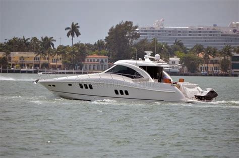 Luxury Cabin Cruiser stock image. Image of cruiser, recreation - 40762991