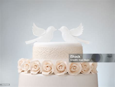 Wedding Cake With Bird Couple Stock Photo - Download Image Now ...