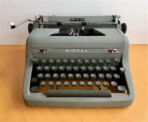 Vintage Royal Quiet Deluxe Portable Typewriter with Case 1953 ...