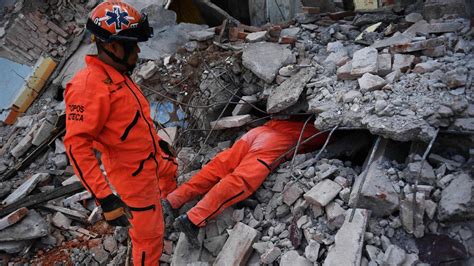 Mexico earthquake: Who are the hero 'moles' of Mexico City? | World ...