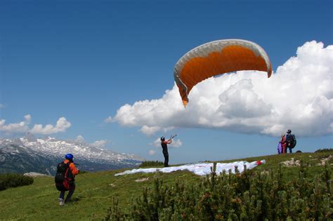 Top 5 paragliding destinations in the world - The Travel Enthusiast The Travel Enthusiast