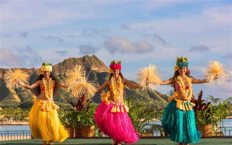 What to Wear to A Luau: 9 Styles to Look Like A Local – Hyperfavor