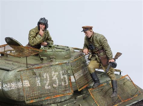 (Pre-Order) Soviet Tank Crew & Commander 1945 WW2 (02 figs) 1:35 Pro ...