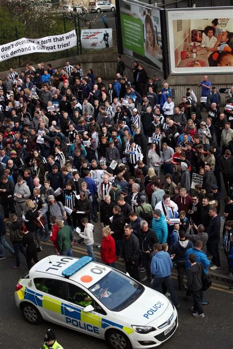 Newcastle United fans protest against owner Mike Ashley - Chronicle Live