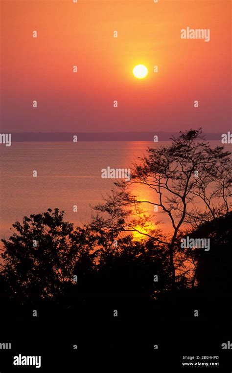 SOUTH AMERICA, GUATEMALA, LAKE PETEN ITZA, SUNSET Stock Photo - Alamy