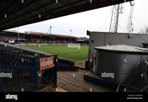 A general view of Kenilworth Road Stock Photo - Alamy