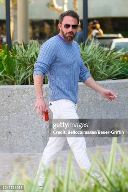 Ben Affleck Cigarette Photos and Premium High Res Pictures - Getty Images