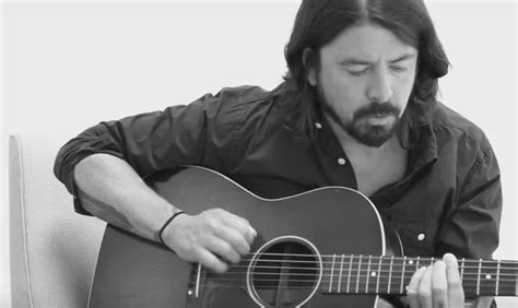 Dave Grohl Offers Tips on Playing Acoustic Guitar — For Drummers ...