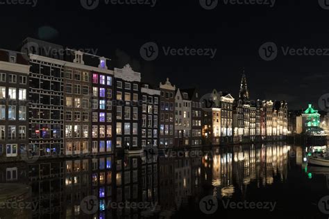 amsterdam canal at night view 20233753 Stock Photo at Vecteezy