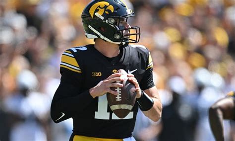 How To Watch Iowa Hawkeye Football | CitizenSide