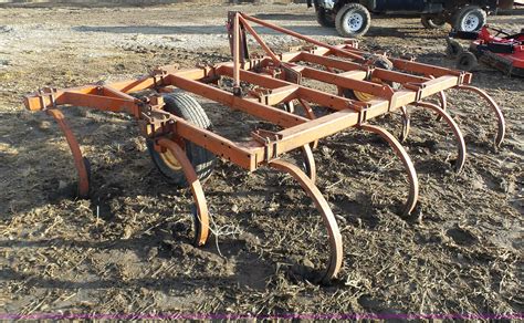 Chisel plow in Harris, MO | Item L7077 sold | Purple Wave