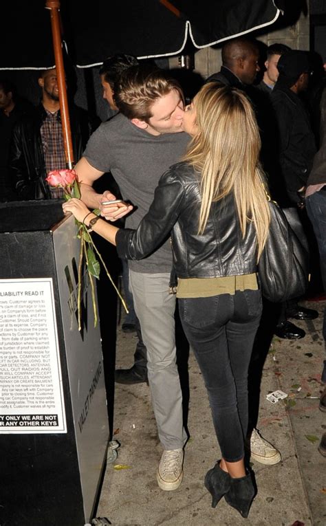 Sarah Hyland Spotted Kissing Rumored Boyfriend Dominic Sherwood—See the PDA Pic! | E! News