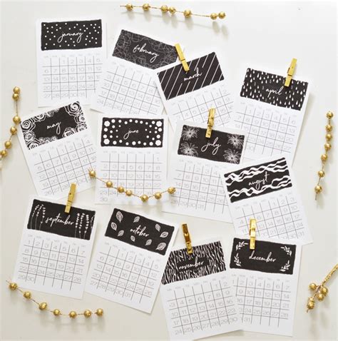 Printable Desk Calendar (Inexpensive Gift Idea) | Centsational Style