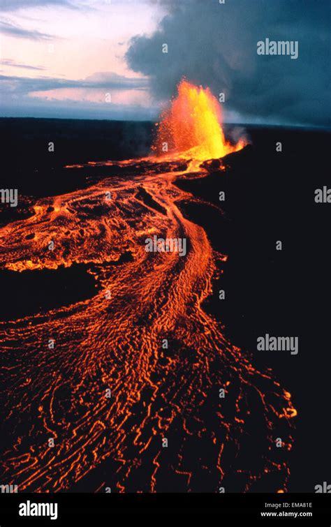 Hawaii, Big Island, Kilauea Volcano, Puuoo Vent Eruption At Twilight, Lava Flows C1630 Stock ...