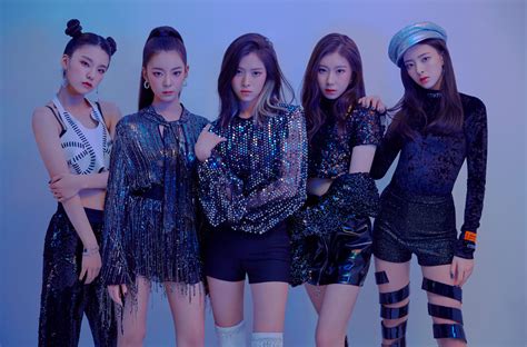 EVERGLOW versus ITZY: Girl Group Rookie dengan Konsep Girl Crush - Cultura