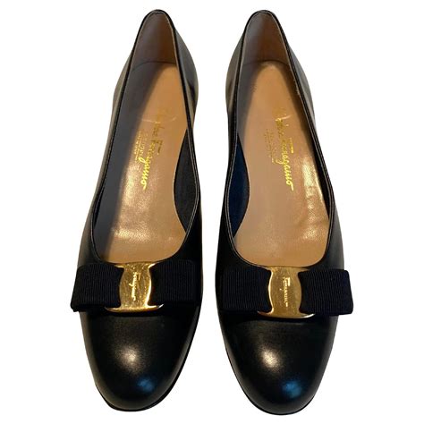 Salvatore Ferragamo Vintage Ferragamo Vara pump Black Leather ref ...