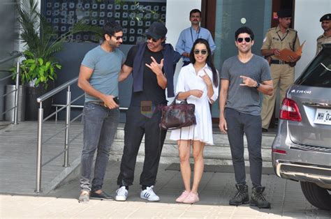 Purab Kohli, Arjun Rampal, Shraddha Kapoor, Farhan Akhtar snapped with Rock On 2 Team on 2nd Nov ...