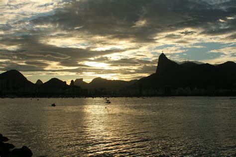 Sunset at Rio de Janeiro Skyline | Rio de Janeiro auring sun… | Flickr