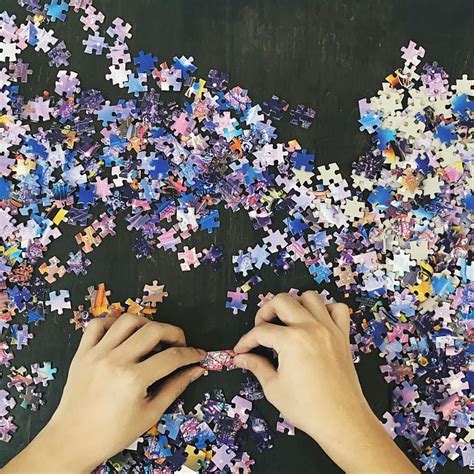 What Are People Who Do Jigsaw Puzzles Called? - Buffalo Games