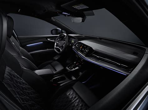 Audi unveils the interior of the Q4 e-tron electric SUV with impressive head-up display, and ...