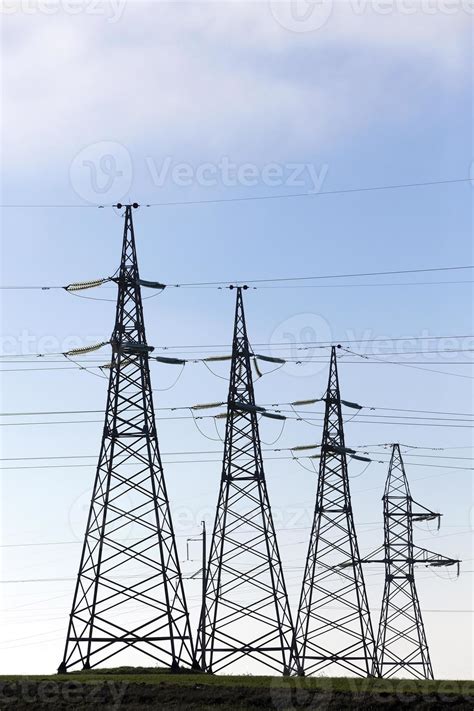 electricity transmission system 9447036 Stock Photo at Vecteezy