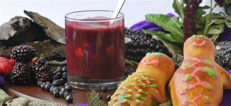 Guaguas de Pan & Colada Morada - Expats Ecuador