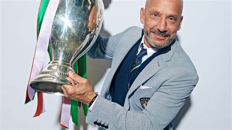 Chelsea legend Gianluca Vialli steps away from Italy role with ...