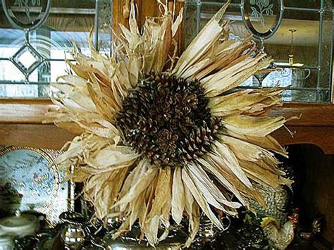 Sweetpeas Primitives: Sunflower Corn Husk Wreath Tutorial