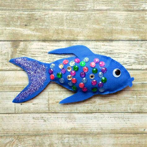 Rainbow Fish Craft | Fun Family Crafts