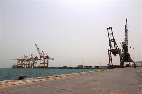 Yemen Government Slams Houthis for Seizing Hodeidah Port Revenues