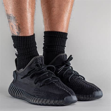 adidas Yeezy Boost 350 V2 Onyx HQ4540 Release Date - SBD