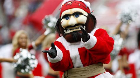 Line up fans: Tampa Bay Buccaneers searching for new Capt. Fear mascot