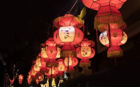 Chinese Lanterns: Culture and How to Make in 5 Steps