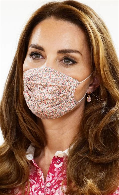 Kate Middleton’s £85 Earrings Go Perfectly With Her Face Mask