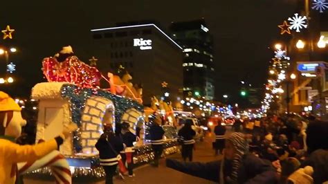 Mr.Claus & Mrs.Claus in Winnipeg Santa Claus Parade 2013 - YouTube