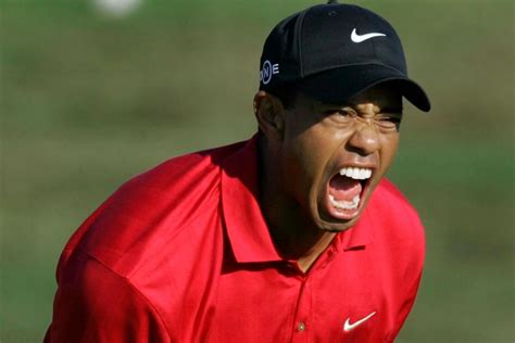 Why does Tiger Woods always wear a RED shirt on the final day of a ...