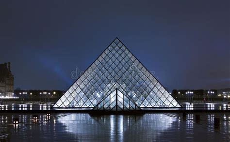 Louvre Museum. The entrance of the world famous Louvre museum in Paris ...