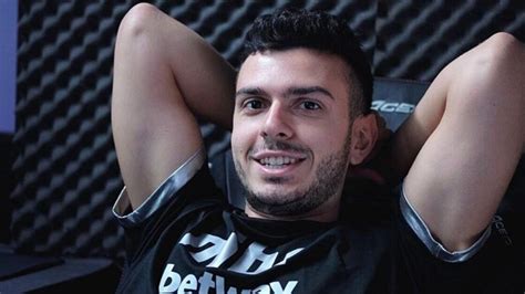 Tarik is clear: Between CS:GO & VALORANT, CS:GO is the harder shooter