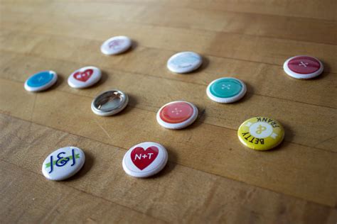 Wedding Buttons to Wow Your Guests - Handmade Wedding | Emmaline Bride™