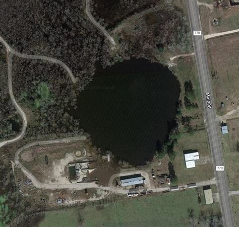 Large sinkhole in Daisetta starts growing 15 years after appearing ...