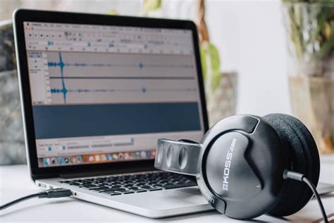 Are Headphones Input Or Output Devices?