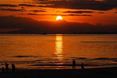 Mount Fuji with Sunset, Makuhari Beach | 幕張新都心 MICE・IRを考える｜MICE・IRで日本経済発展